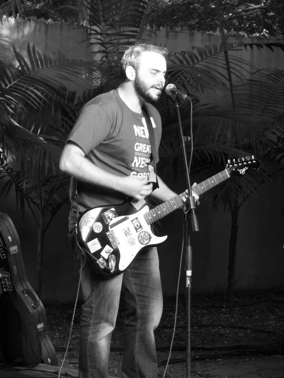 Rodrigo Dall’Agnol — Guitarra e Voz da banda Lixo Tóxico